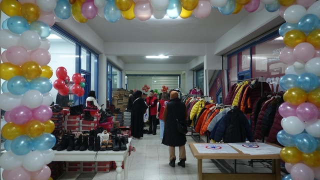 Bir bot bir mont kampanyası başladı
Soğuk kış günlerinde Düzce Belediyesi sıcaklığı