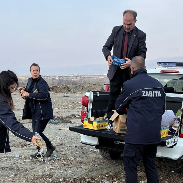 Tarihi geçmiş ürün satan marketlere zabıta müdahalesi