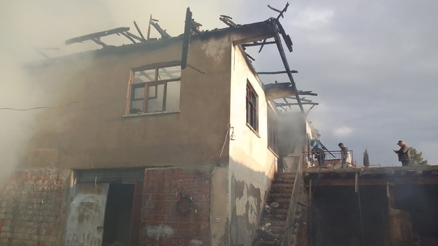 Burdur'da ev yangını