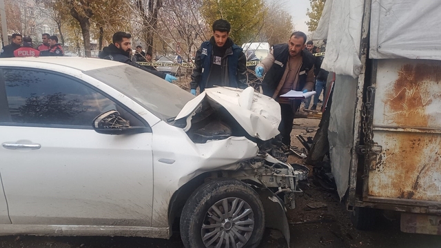 Annenin bebek mutluluğu 15 gün sürdü
Siverek'te 15 gün önce doğum yapan kadın kazada hayatını kaybetti