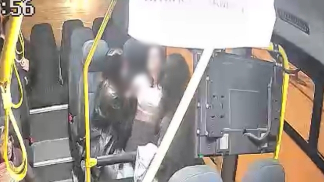 Otobüs şoförlerinin duyarlılığı araç içi kamerasına yansıdı