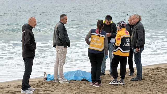 Alanya'da deniz kıyısında kadın cesedi bulundu