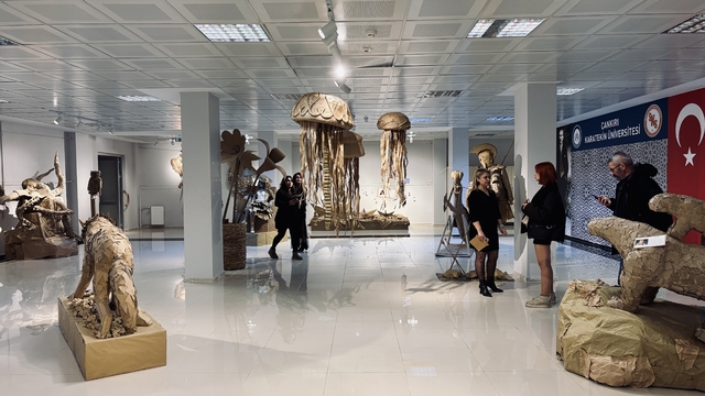 Çankırı'da üniversite öğrencileri atık malzemeleri kullanarak heykel yaptı