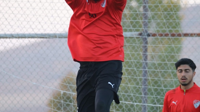 Elazığspor'da kaleci Muammer'e kulüp bulması için izin verildi