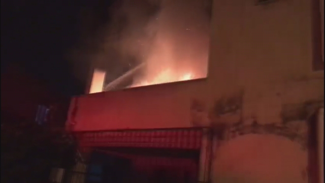 Hatay'da müstakil ev alevlere teslim oldu