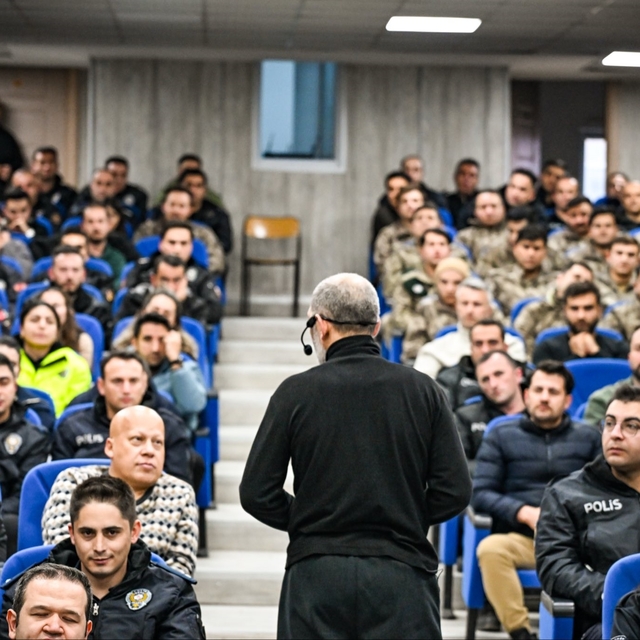 Hakkâri'de polislere farkındalık eğitimi