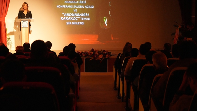 Bayburt'ta sıfır atıkla yapılan konferans salonu şiir programıyla hizmete açıldı