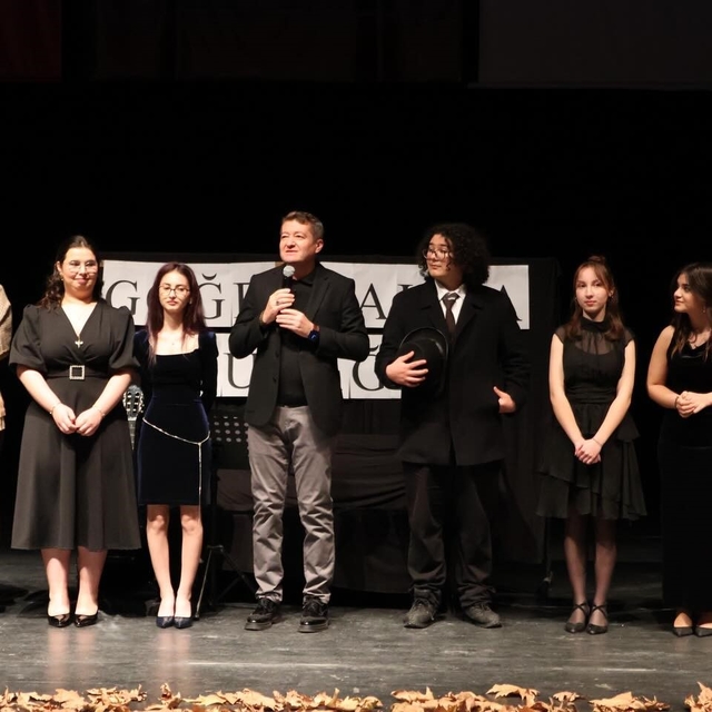 Şeyh Edebali Kongre Merkezi'nde şiir gecesi düzenlendi