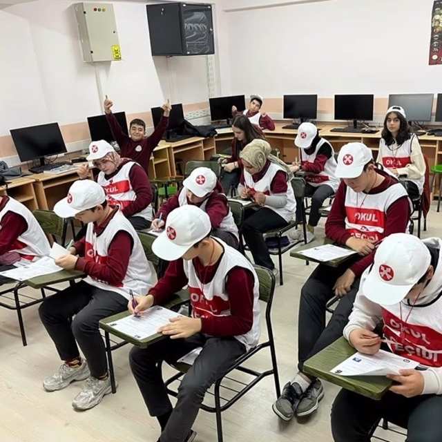 Bilecik'te öğrencilere okul geçidi görevlisi eğitimi