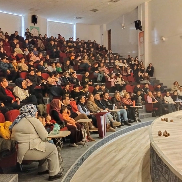 Kütahya'da "Ormanın Şifresi" adlı çocuk tiyatrosu öğrencilerle buluştu