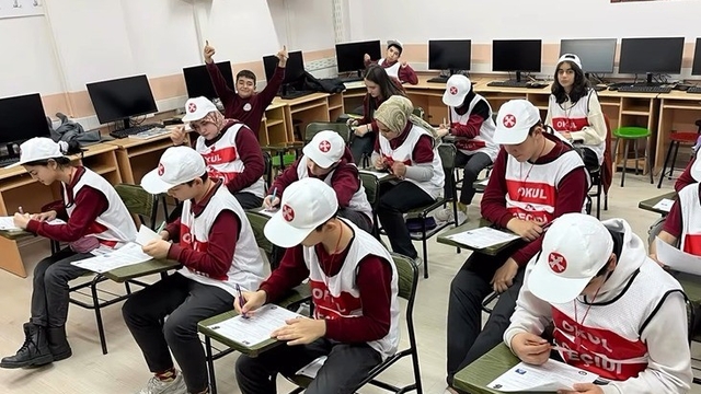 Bilecik'te öğrencilere okul geçidi görevlisi eğitimi