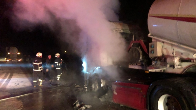 Burdur'da tır yanarak kullanılmaz hale geldi