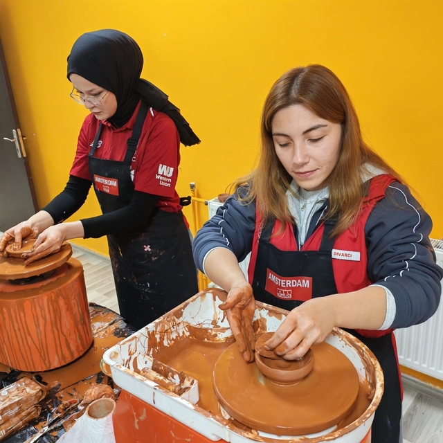 Muğla'da gençler seramik atölyesinde hünerlerini sergiledi