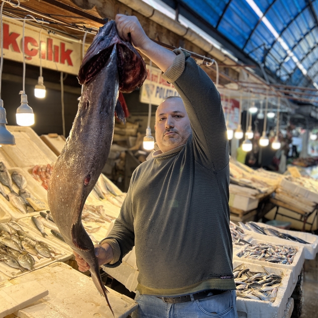 Akdeniz'de 1,5 metrelik Atlas balığı yakalandı