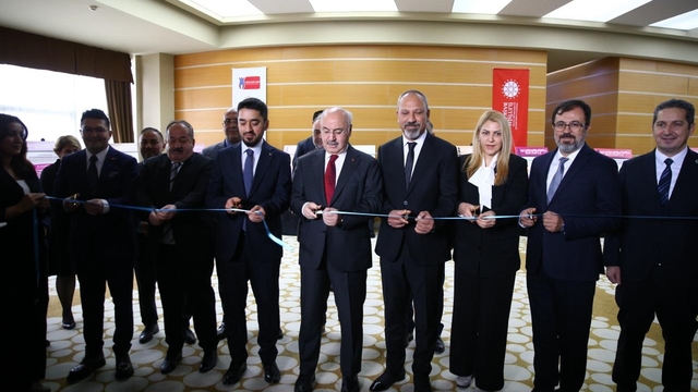 Dijital Dünyada Güvenli Kalmak - Adana Zirvesi'nin açılışı gerçekleştirildi