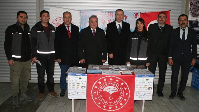 Vatandaşları bilgilendirmek için pazarda "Sağlık için Balık" konulu stant kuruldu