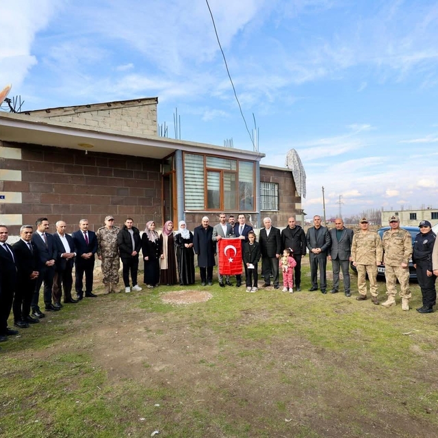 Vali Karakaya'dan şehit ailesine ziyaret