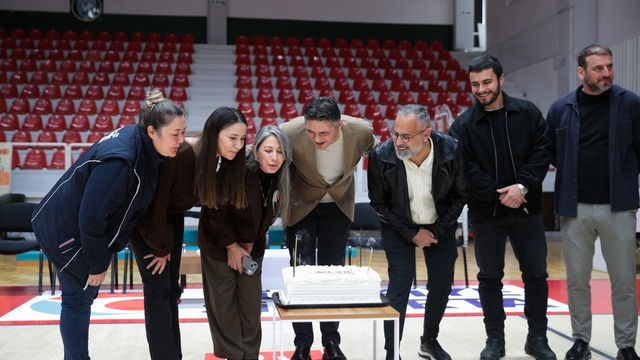 Personelinden Başkan Serkan Acar'a doğum günü sürprizi