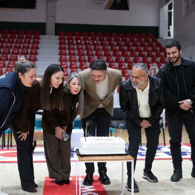 Personelinden Başkan Serkan Acar'a doğum günü sürprizi