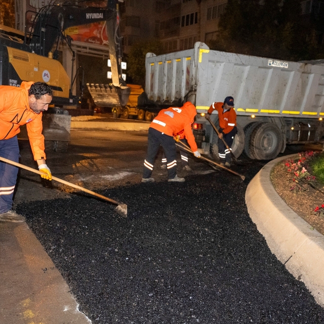 Mersin'de asfalt mesaisi geceye taşındı