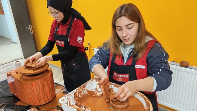 Muğla'da gençler seramik atölyesinde hünerlerini sergiledi