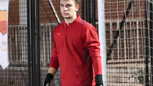 İzmirli kaleci Kaan Tınmaz takımsız kaldı, halı sahaya kiralık kaleci oldu
Maç takvimi Süper Lig'den daha yoğun
Kiralık kaleci Kaan Tınmaz: "Baklavaya ortağım, hesaba karışmam"