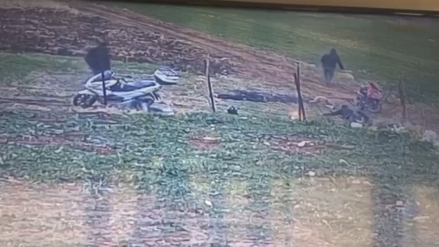 Madde etkisindeki şahıslar tek tek yere yığıldı
6 arkadaşın yerde süründüğü anlar kameralara yansıdı