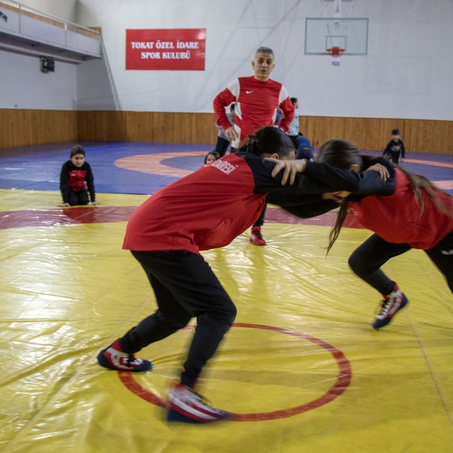 Şampiyon güreşçi Nesrin Baş, Tokat'ta kız çocuklarına örnek oldu
Nesrin Baş...