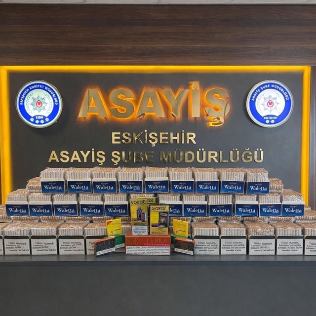 Şüpheli araçtan binlerce dal bandrolsüz sigara ele geçirildi