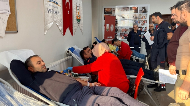 Şanlıurfa İtfaiyesi'nden kan bağışı