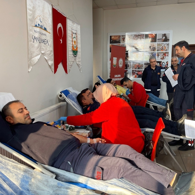Şanlıurfa İtfaiyesi'nden kan bağışı