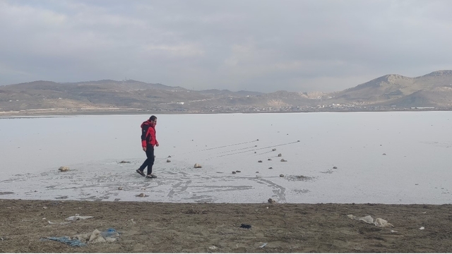 Van'da Sibirya soğukları: Sıhke Göleti'nin yüzeyi buz tuttu