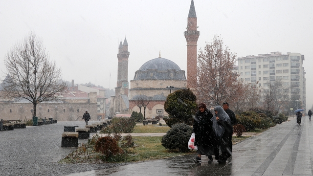 Sivas'ta kar yağışı etkili oldu, kartpostallık görüntüler oluştu