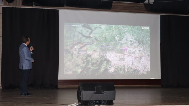 Muradiye OSB'den Manisa'nın ekonomisine ivme kazandıracak proje
Manisa sanayisinin geleceğine yön verecek proje kamuoyuna tanıtıldı