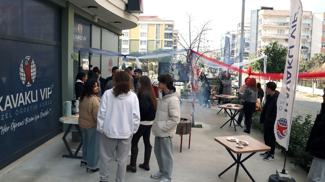 Aydın'da eğitimde ezber bozan etkinlik
"Uygun miktarda kahve ve müziğin öğrencilerde sınav stresini giderdiği belirtildi"