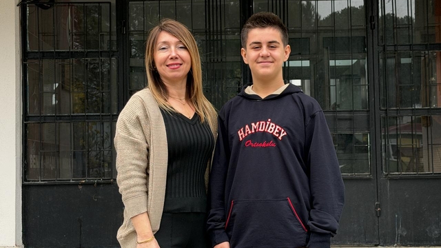 Çanakkaleli ortaokul öğrencisi "telif hakları" afişiyle Türkiye birincisi oldu