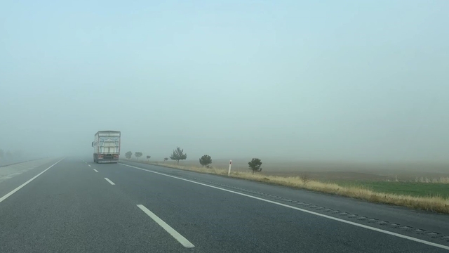 Afyonkarahisar'da sisli hava etkili oldu