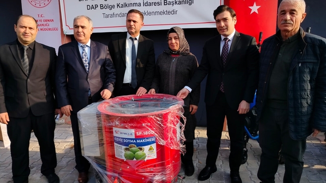 Keban'da çiftçilere makine dağıtıldı