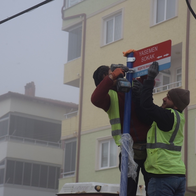 Bilecik'te cadde ve sokak tabelaları yenileniyor