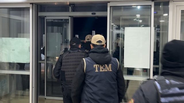 Kırşehir'de DEAŞ operasyonu: 10 tutuklama
Operasyonda El Bağdadi'nin akrabası da tutuklandı