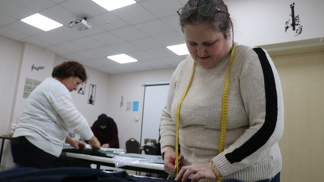Bolu'da özel çocuklar eğitim alırken, anneleri el emeği ürünler üretiyor
Okul koridorlarında beklemek yerine üretiyorlar
Özel eğitim okulunda "üreten anne" dönemi, hem meslek öğreniyor hem stres atıyorlar