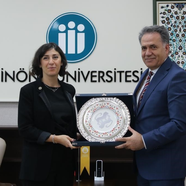 İsmet İnönü'nün torunu Zeynep Bilgehan'dan Rektör Akpolat'a ziyaret