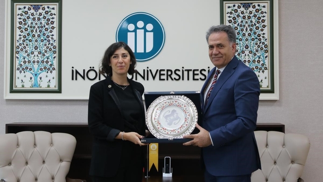 İsmet İnönü'nün torunu Zeynep Bilgehan'dan Rektör Akpolat'a ziyaret