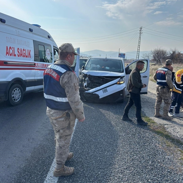 Elazığ'da trafik kazası: 3 yaralı