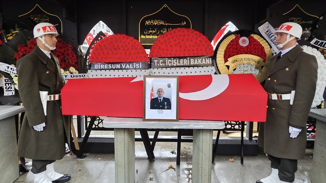 Kalp krizi geçirerek yaşamını yitiren Uzman Çavuş Ayvaz'ın cenazesi defnedildi