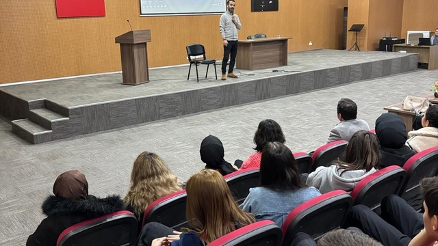 Hisarcık'ta öğrencilere "Sosyal Medya Bağımlılığı" konulu konferans