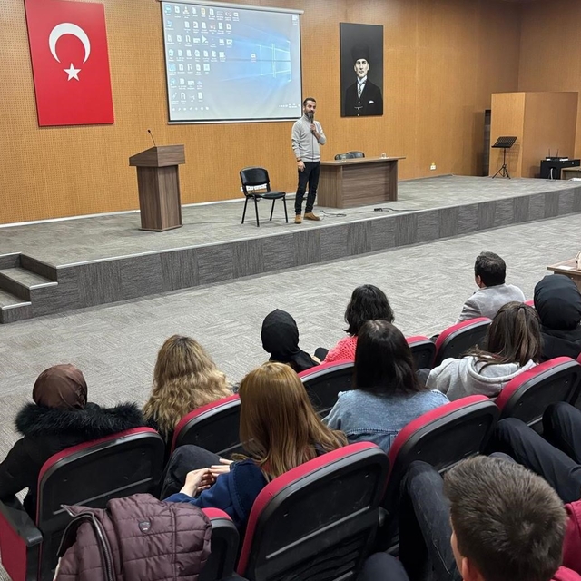 Hisarcık'ta öğrencilere "Sosyal Medya Bağımlılığı" konulu konferans