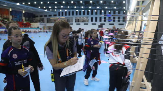 Okçulukta ASES 15 Yaş Altı Salon Türkiye Şampiyonası Samsun'da başladı