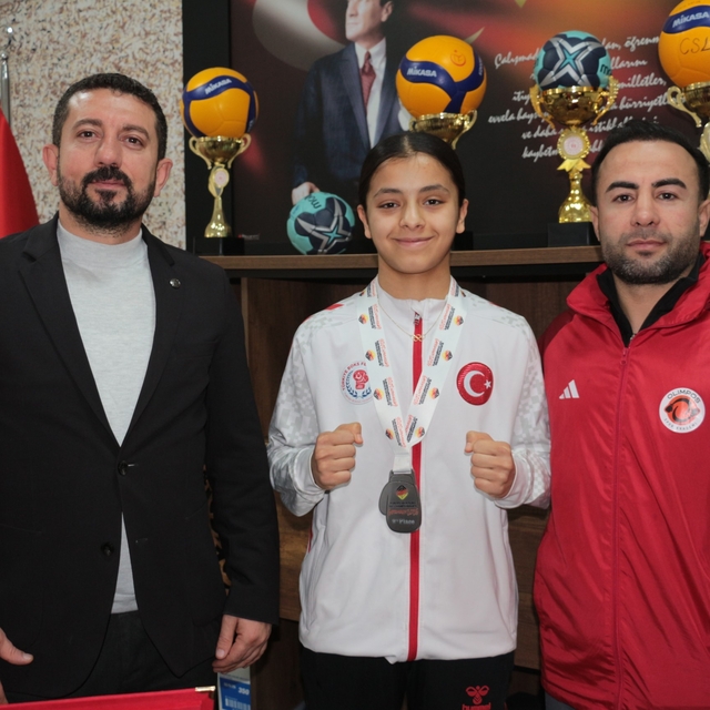 Boksta Avrupa 2.'si olan Asmin Çabas'a, Cizre'de coşkulu karşılama