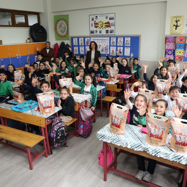 Başkan Altay 31 ilçedeki 220 bin çocuğa şivlilik mutluluğu yaşattı